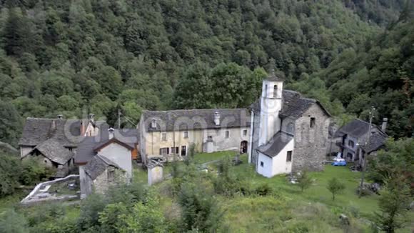 小被遗忘的传统村落和教堂视频的预览图