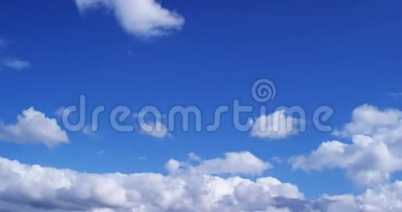 云层延时4K镜头视频的预览图