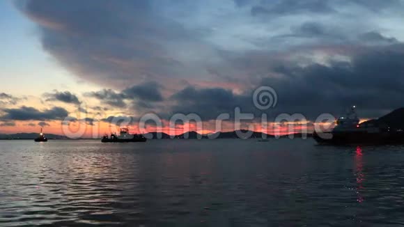 日落前在海上美丽的泰国松哈拉视频的预览图