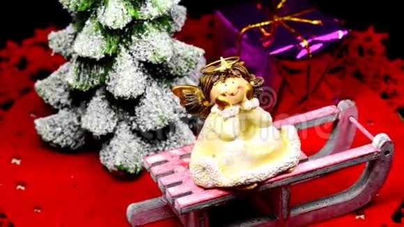 轮流餐桌上的圣诞装饰视频的预览图