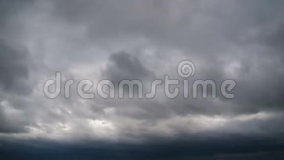 风暴云在天空中移动时间流逝视频的预览图