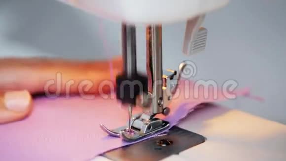 缝纫机压脚拼接面料视频的预览图