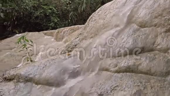 泰国自然热带丛林瀑布视频的预览图