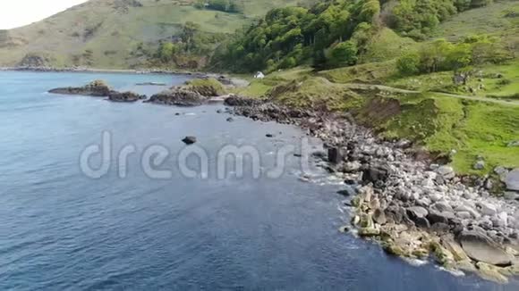 北爱尔兰穆勒湾鸟瞰图视频的预览图