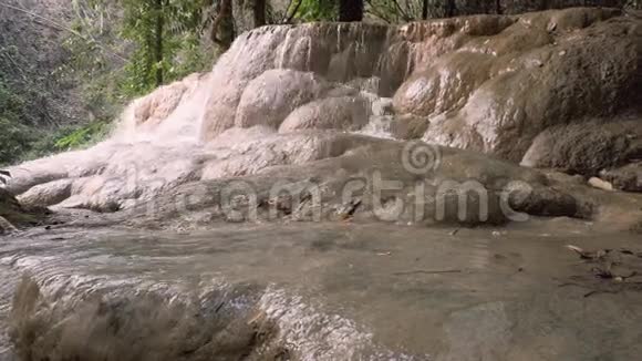天然热带丛林瀑布泰国4K视频的预览图