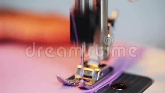 缝纫机压脚拼接面料视频的预览图