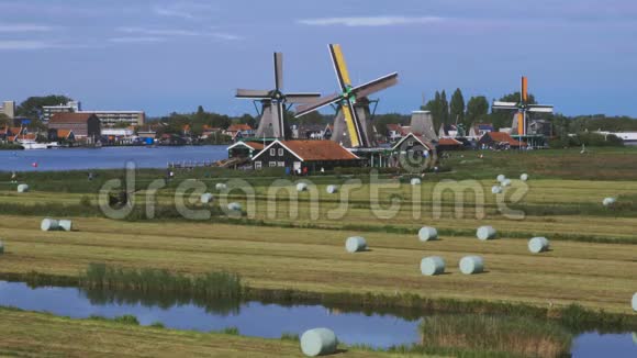 荷兰风车在荷兰的特写镜头视频的预览图