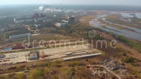 乌克兰切尔诺贝利核电站附近领土空中景观视频的预览图