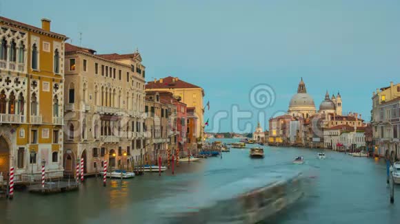 日落威尼斯大运河圣玛丽亚德拉敬礼罗西利卡4k时间流逝意大利视频的预览图