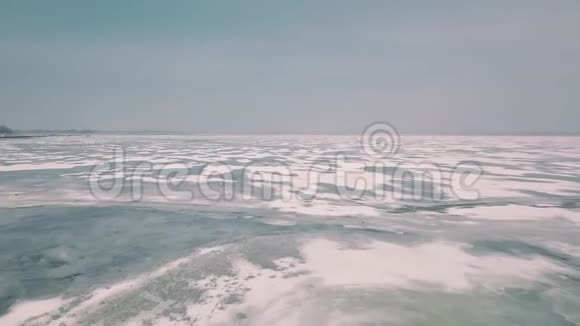 冰冻的湖面视频的预览图