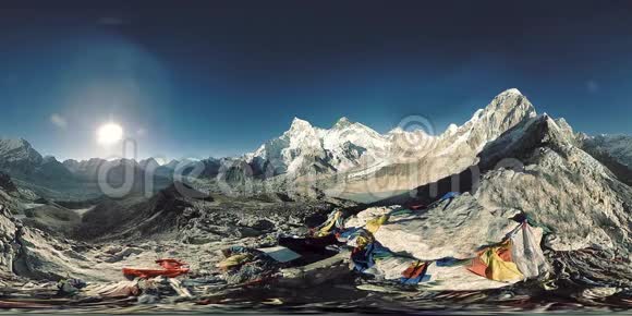 360vr全景日落卡拉帕塔珠穆朗玛峰和Khumbu谷喜马拉雅山的尼泊尔戈拉克谢普视频的预览图