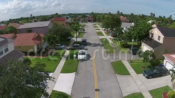 南佛罗里达郊区的住宅视频的预览图