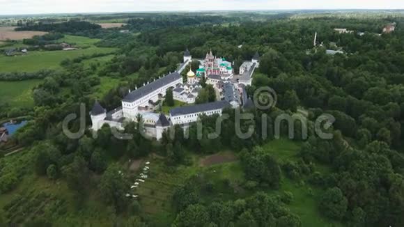 东正教修道院空中观景视频的预览图