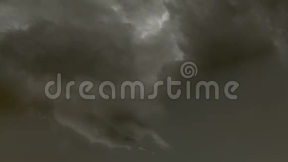 电脑制造的龙卷风视频的预览图