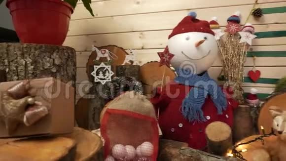 新年礼物玩具和圣诞树4UHDK视频的预览图
