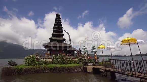 巴厘岛的印度教寺庙普拉乌伦达努布拉坦视频的预览图