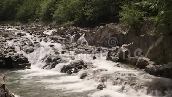 一条美丽的山河视频的预览图