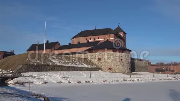 芬兰瓦纳哈维西湖岸边的哈梅恩林纳旧堡垒视频的预览图