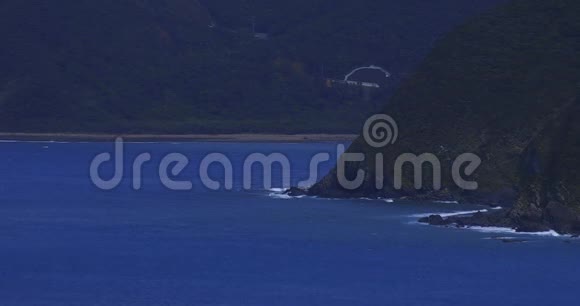 鹿儿岛大岛上靠近蓝色海洋的马南崎海角视频的预览图