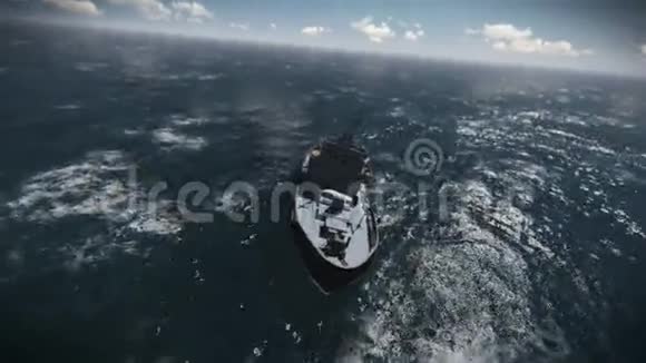 在海中幸存者的沉船镜头视频的预览图