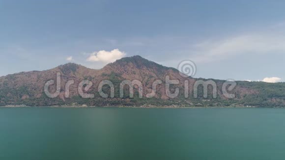 山景观湖和天空视频的预览图