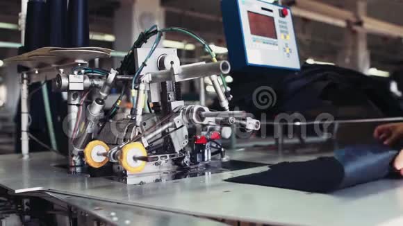 工业服装厂生产设备视频的预览图