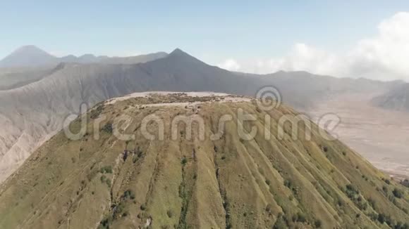 东爪哇美丽的布罗莫山沙漠火山的影像拍摄视频的预览图