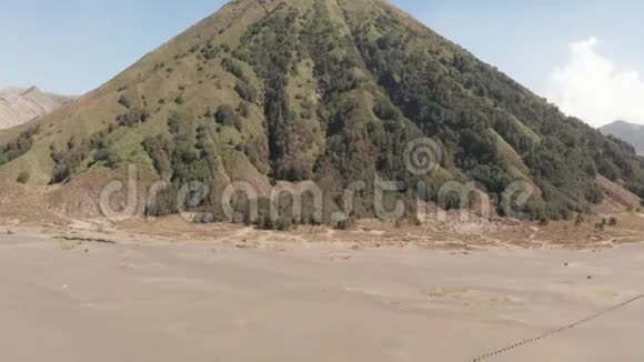 东爪哇美丽的布罗莫山沙漠火山的影像拍摄视频的预览图