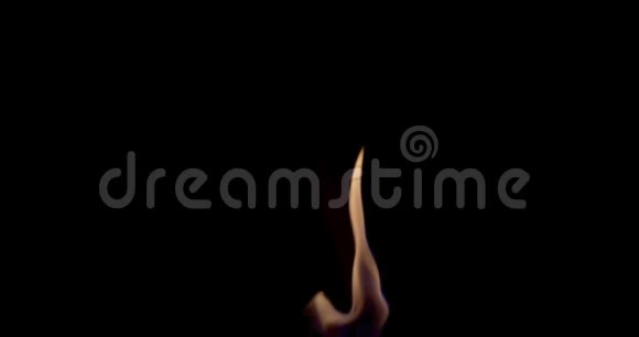 黑色背景上隔离的火焰视频的预览图