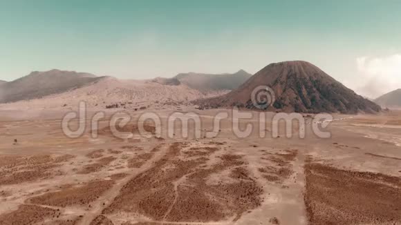东爪哇美丽的布罗莫山沙漠火山的影像拍摄视频的预览图