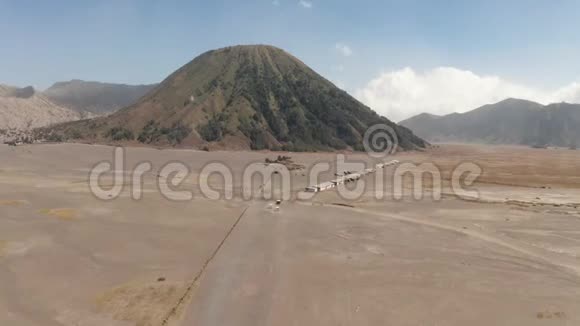 东爪哇美丽的布罗莫山沙漠火山的影像拍摄视频的预览图