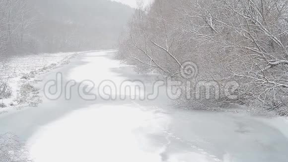 冬季乡村景观视频的预览图