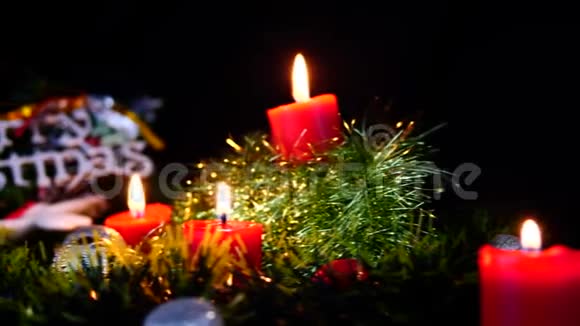 为圣诞快乐而燃烧的蜡烛视频的预览图