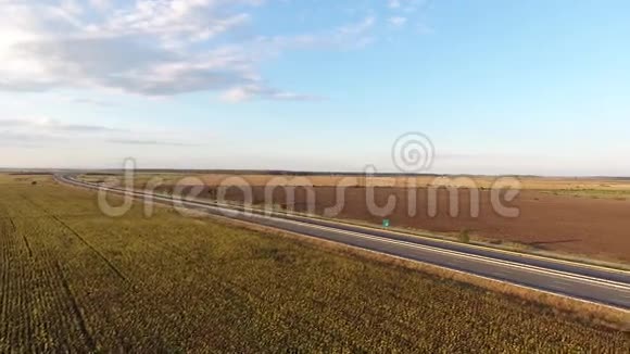 从无人驾驶飞机上看到的国道视频的预览图
