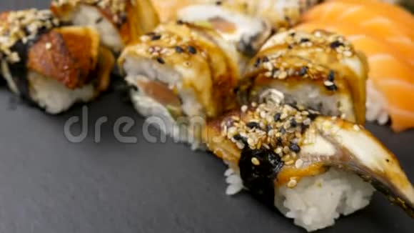 美味可口的各种寿司卷视频的预览图