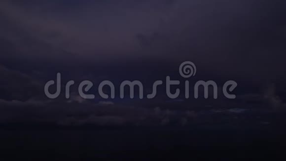 云层和海洋的镜头视频的预览图