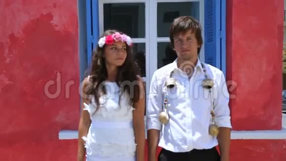 漂亮的新婚夫妇波霍风格希腊视频的预览图