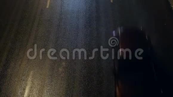 车交通大雾夜视频的预览图