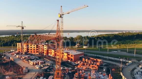 鸟瞰建筑工地建筑工地项目工地4K视频的预览图