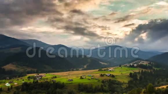 山地景观大自然雾云视频的预览图