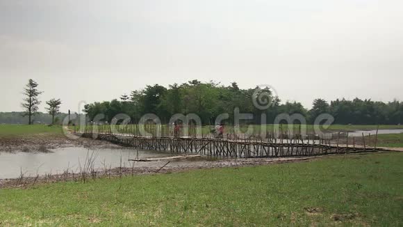 竹子桥梁柬埔寨视频的预览图