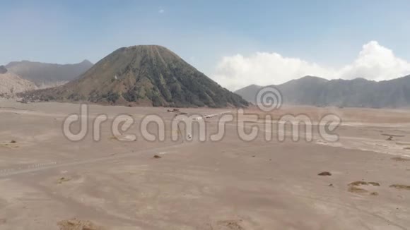 东爪哇美丽的布罗莫山沙漠火山的影像拍摄视频的预览图