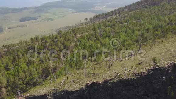 从空中俯瞰贝加尔湖西伯利亚视频的预览图