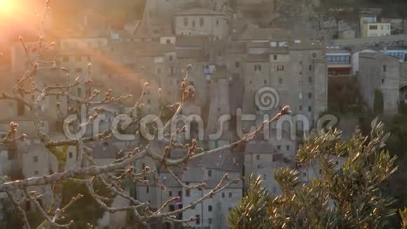 古老的著名凝灰岩城市索拉诺视频的预览图