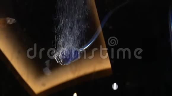 鱼缸里的氧气机视频的预览图
