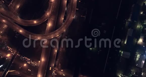 夜间的空中城市景观视频的预览图