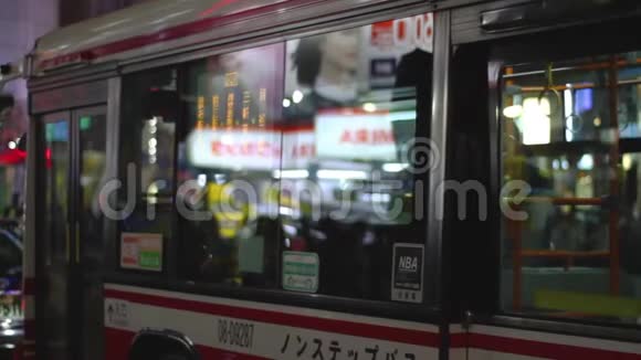 东京石布雅商业城城街视频的预览图