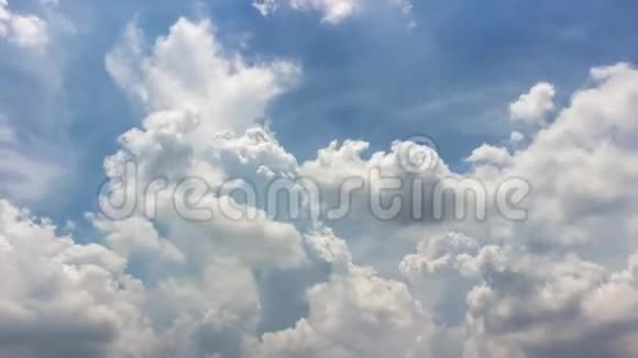 白云蓝天背景视频的预览图
