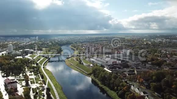 维捷布斯克市的秋季景观视频的预览图