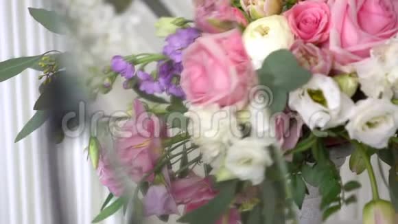 婚礼上的玫瑰装饰视频的预览图